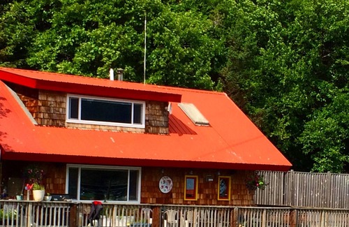 Ismailof Island Cottage | Boardwalk Cottage with hot tub in the heart of Halibut Cove