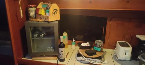 Cadiz Boat Rental | Boat-Apartamento flotante Cádiz. La Juanita Arroyo