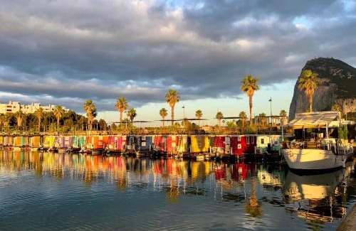 La Linea de la Concepcion Boat Rental | Boat Haus - Casas Flotantes frente a Gibraltar