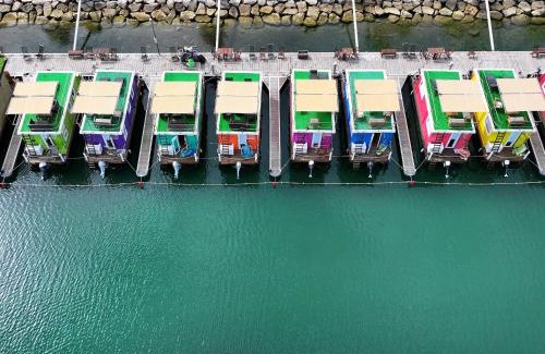 La Linea de la Concepcion Boat Rental | Boat Haus - Casas Flotantes frente a Gibraltar