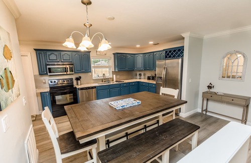 Sebastian Highlands House | 🍹🌞 Boater's Paradise! Fenced Yard, Boat Parking, 6 miles to Beach!