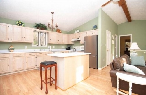 High Point House | Boats N Oats: Great family getaway, wifi, gentle lot, kayak