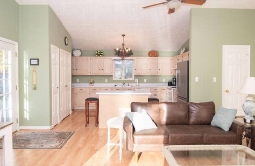 High Point House | Boats N Oats: Great family getaway, wifi, gentle lot, kayak