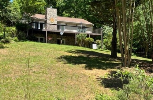 High Point House | Boats N Oats: Great family getaway, wifi, gentle lot, kayak