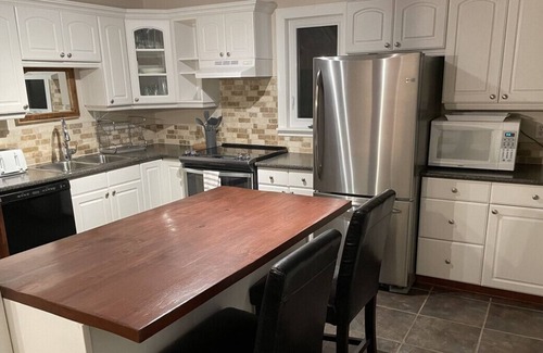 Bobcaygeon House | Bobcaygeon Resort - Executive Cottage (sleeps 8)