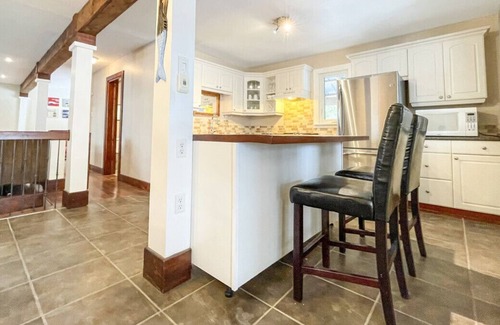 Bobcaygeon House | Bobcaygeon Resort - Executive Cottage (sleeps 8)
