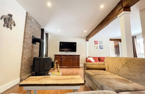Bobcaygeon House | Bobcaygeon Resort - Executive Cottage (sleeps 8)