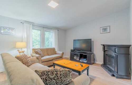 Bobcaygeon House | Bobcaygeon waterfront river cottage