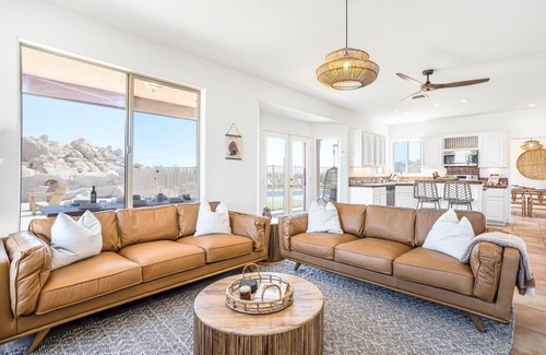 Yucca Valley House | Bohemian at the Boulder's: spa, pool and desert views!