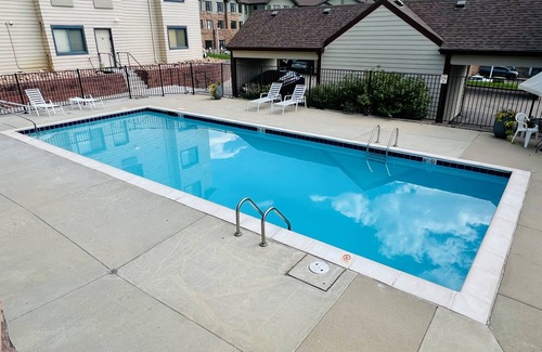 Englewood Condo | Bohemian Bliss | 2BR Retreat Near Denver w/Pool & Balcony