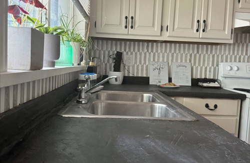 Oswego Apartment | Boho 3-bedroom apt with fully supplied kitchen, WiFi, AC - Oldest Home in Oswego
