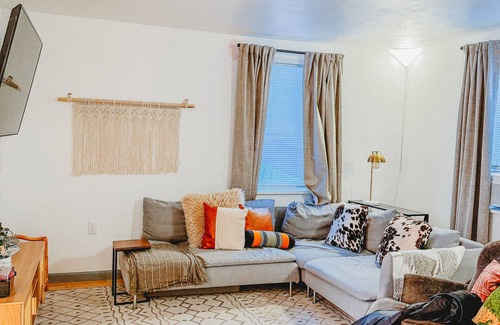 Oswego Apartment | Boho 3-bedroom apt with fully supplied kitchen, WiFi, AC - Oldest Home in Oswego
