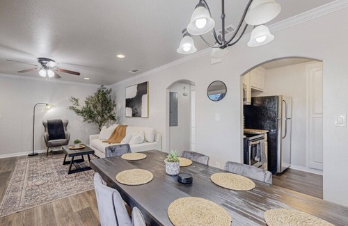 Arlington Apartment | Boho Hangout - Walk to AT&T | GlobeLife | TX Live!