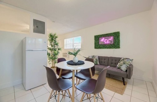 Riverside Park Apartment | Boho Studio 6 Near | BEACH | Airport | Cruiseport