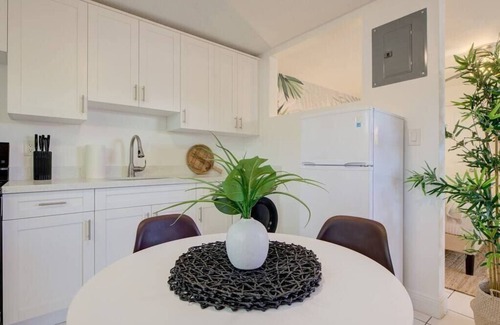 Riverside Park Apartment | Boho Studio 6 Near | BEACH | Airport | Cruiseport