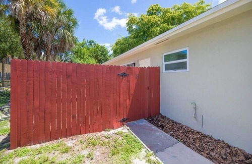 Riverside Park Apartment | Boho Studio 6 Near | BEACH | Airport | Cruiseport