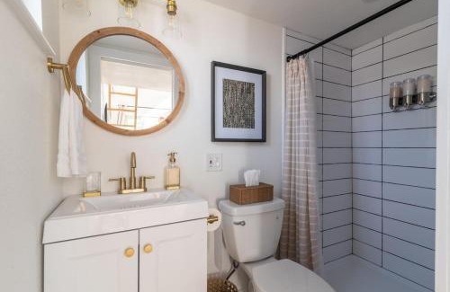 Holly Apartment | BoHo Tiny Home - Walkable to the Best of East Austin