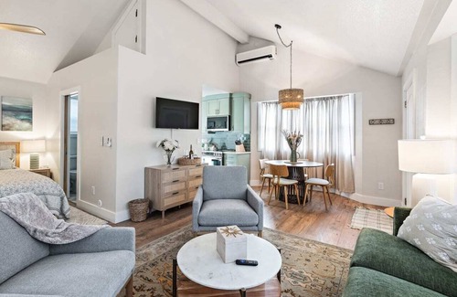 North End House | Boise Bungalow by Velo N End Studio w Hot Tub