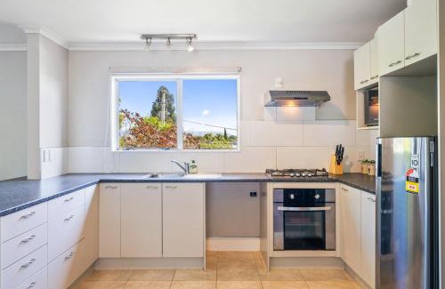 Paraparaumu House | Bold Beauty - Paraparaumu Upstairs Holiday Unit