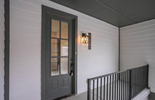 Nashville House | BOLD BRIGHT Boutique Stay 3bd-Parkin 12 min to DT