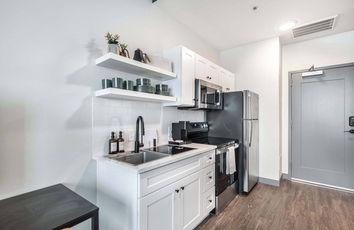 Macon Apartment | Bold Stay Steps from Capricorn Recording Studios