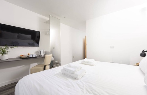 St Just Hotel | Bollowall, B&B - a hotel room that sleeps 2 guests in 1 bedroom
