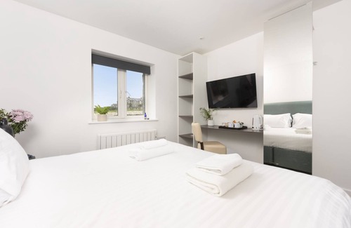 St Just Hotel | Bollowall, B&B - a hotel room that sleeps 2 guests in 1 bedroom