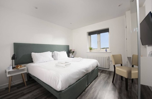 St Just Hotel | Bollowall, B&B - a hotel room that sleeps 2 guests in 1 bedroom