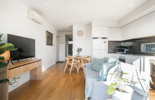 Bonbeach Apartment | 'Bon Beachfront Haven' Cosy Coastal Calm
