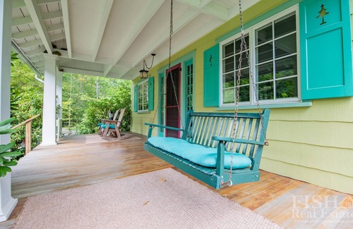 Eagles Mere Cottage | "Bonita's Bungalow" is a stone throw away from the center of town in Eagles Mere