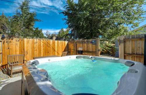 Central Colorado Springs House | Bonny Creation - Chic Downtown Convenience Hot Tub