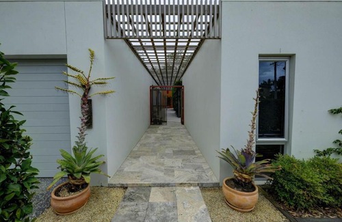 Blueys Beach House | Boofs at Blueys Pet Friendly BYO Linen