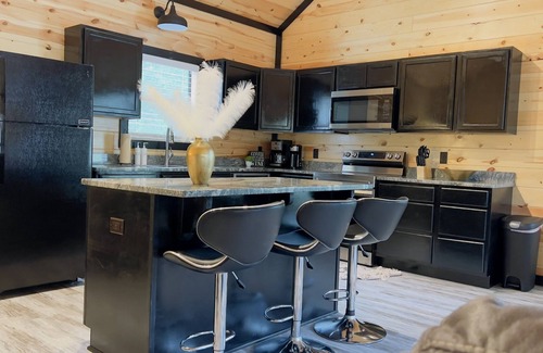 Broken Bow Cabin | Book 3 and Get 4th Night FREE! The Custard Apple Luxury Cabin with Hot Tub