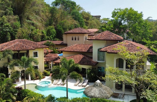Jaco House | Book online: Take advantage of our limited-time offer! Stay 4 pay 3!