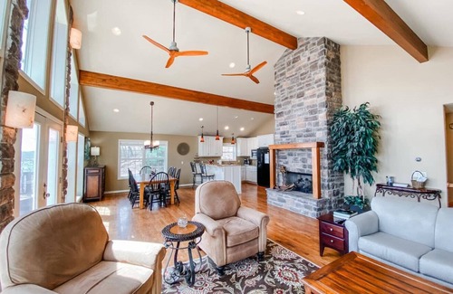 Beaver Shores House | Booking Fall NOW+Beaver Lake Views+Hot Tub Fun