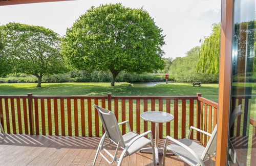 Tiddington Cottage | BOOSTER'S LODGE, pet friendly, with a garden in Stratford-Upon-Avon