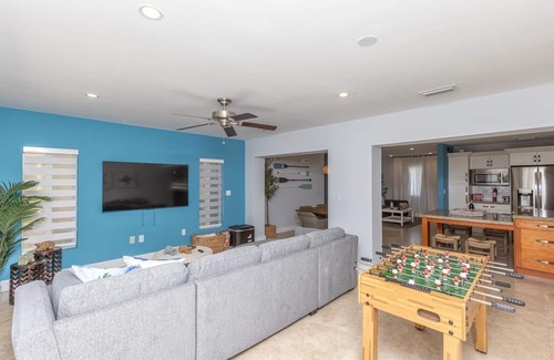 Westchester House | Bora Bora Relax Heaven - Pool- BBQ - Fits 12