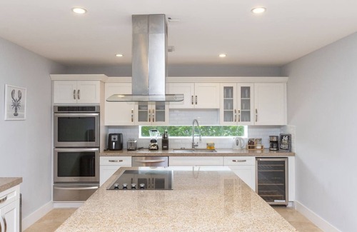 Westchester House | Bora Bora Relax Heaven - Pool- BBQ - Fits 12