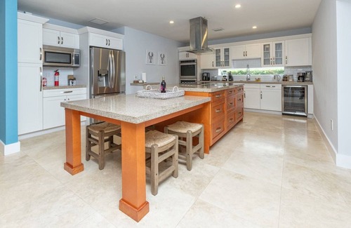 Westchester House | Bora Bora Relax Heaven - Pool- BBQ - Fits 12