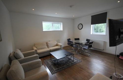 Elthorne Apartment | Boston Place