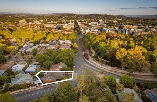 Albury House | Botanical gardens retreat