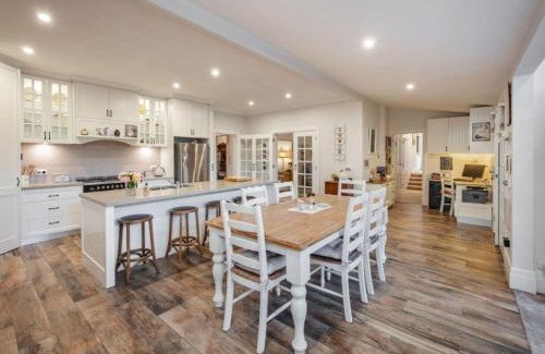 Albury House | Botanical gardens retreat