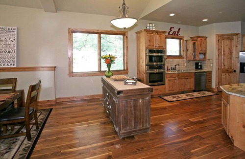 Sundance Cabin | BOULDER RIDGE - 7 BD, HUGE THEATER, POOL TABLE, HOT TUB, SAUNA