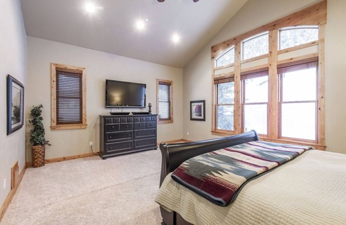 Sundance Cabin | BOULDER RIDGE - 7 BD, HUGE THEATER, POOL TABLE, HOT TUB, SAUNA