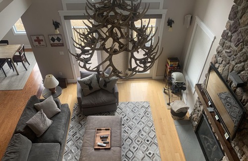 West Dover House | Boulder Ridge in West Dover