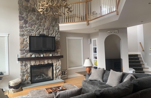 West Dover House | Boulder Ridge in West Dover