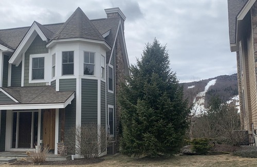 West Dover House | Boulder Ridge in West Dover