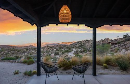 Yucca Valley House | Boulder Surrounded Escape- ANOTHERdeserthouse