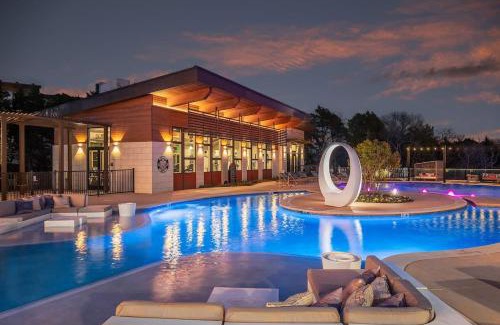 Richardson Apartment | Boulevard Stays Direct Trail Access Parking Pool Gym 02