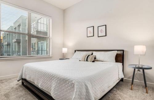 Richardson Apartment | Boulevard Stays Direct Trail Access Parking Pool Gym 02